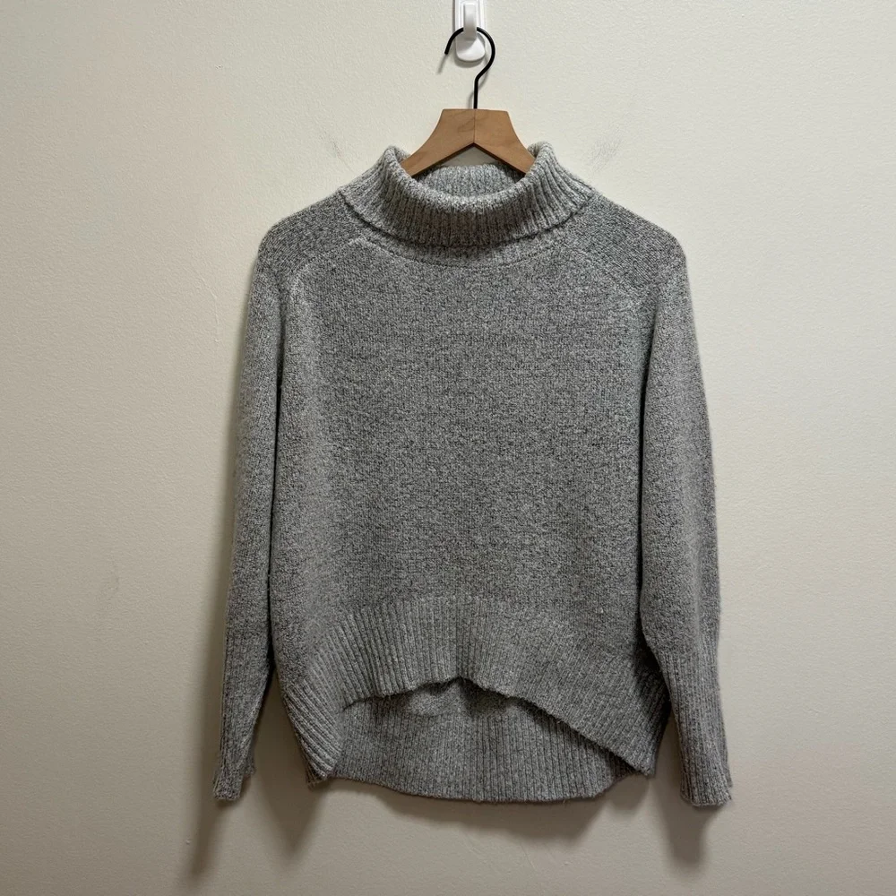 Oversized light grey turtleneck chunky knit sweater small minimal Scandinavian - Picture 2 of 9